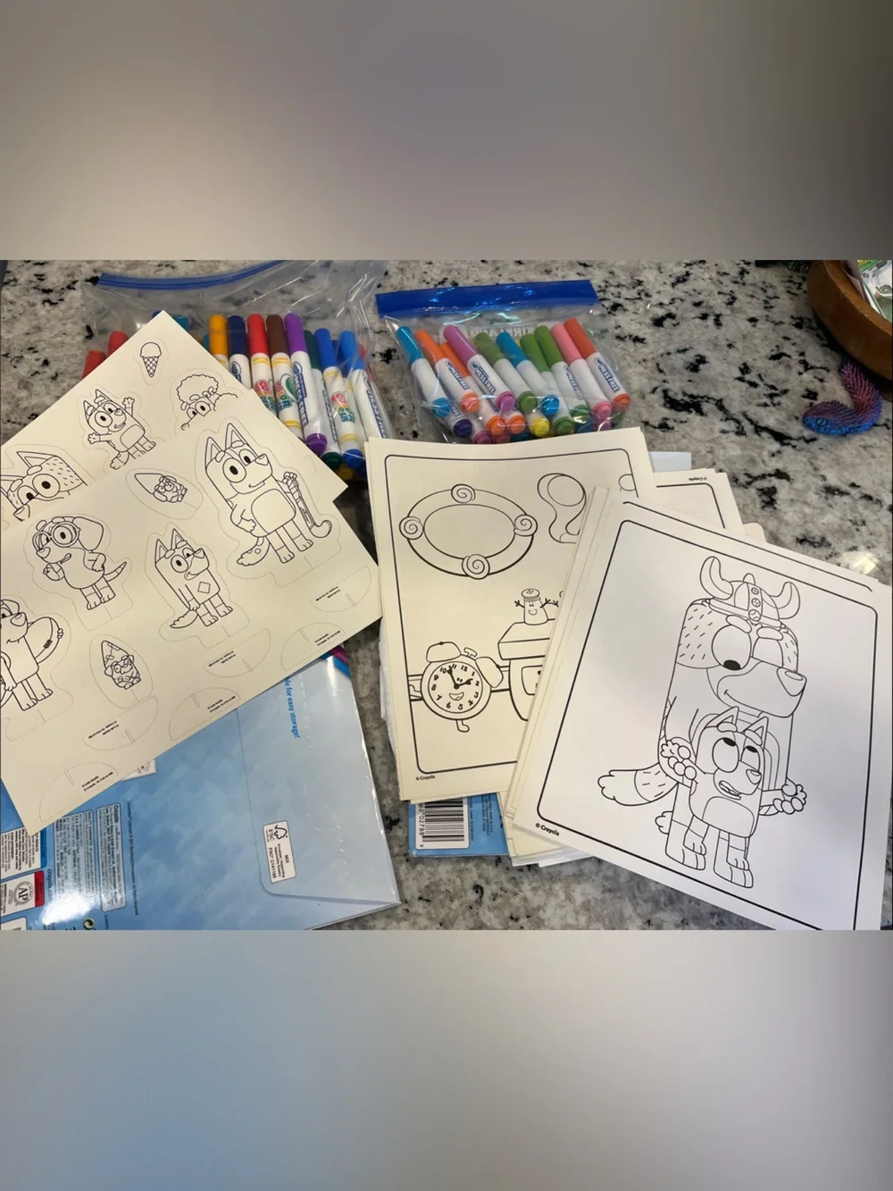 Crayola Mess Free Coloring Set with Markers - Multicolor